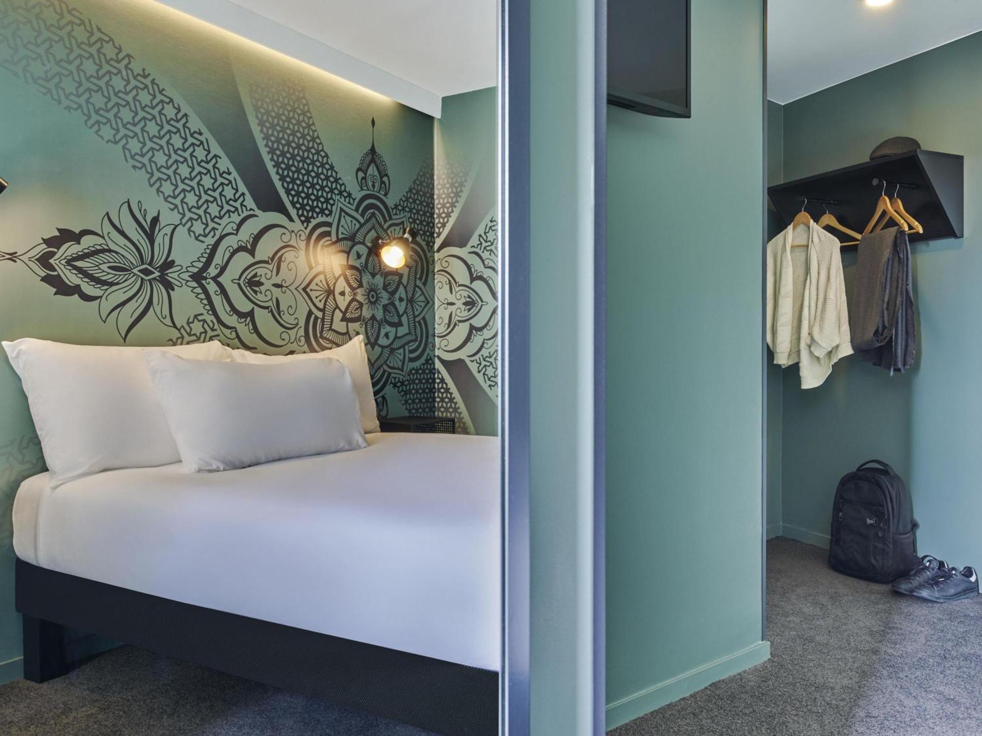 Ibis Styles Gare De L'est Magenta