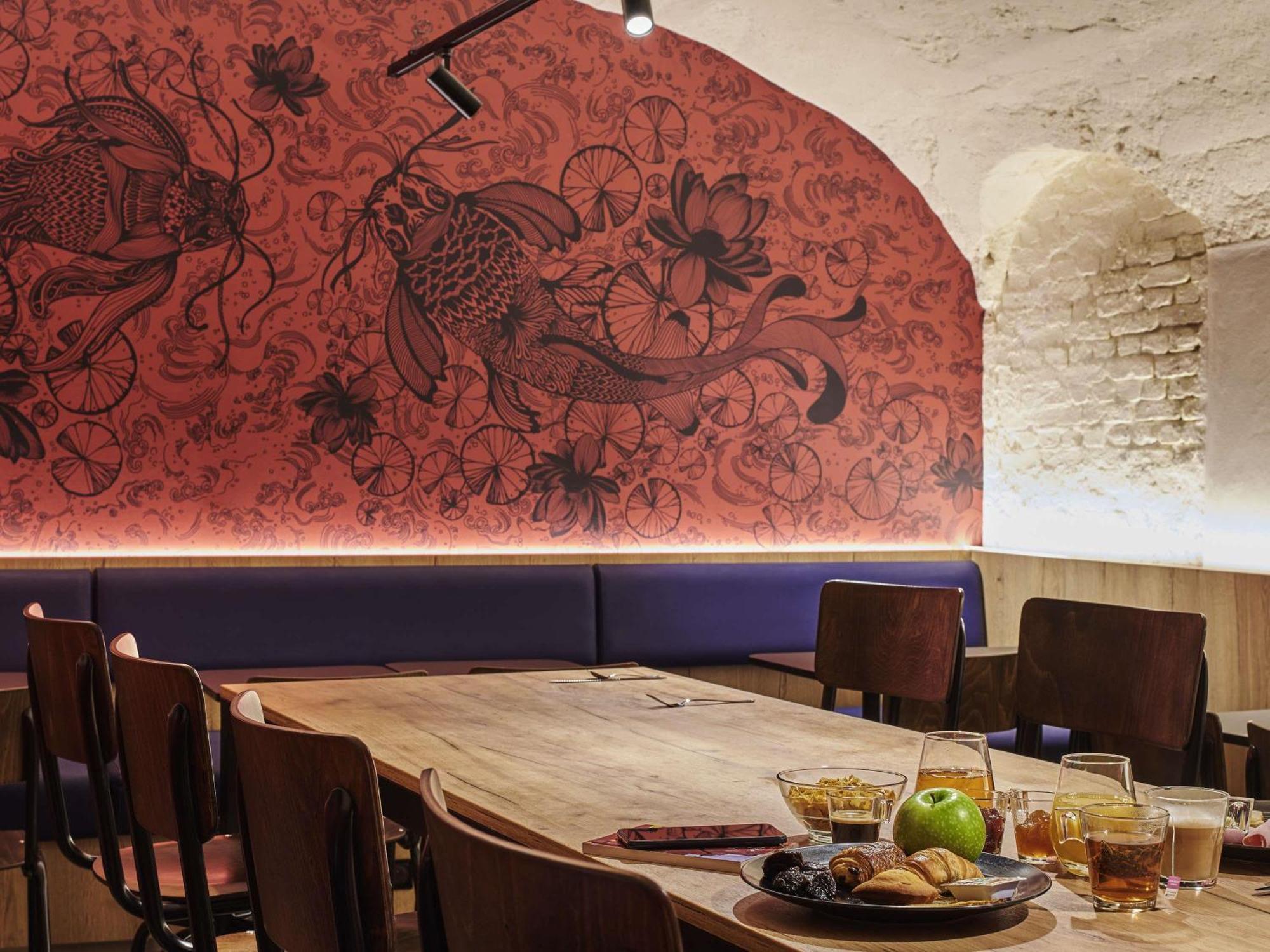 Ibis Styles Gare De L'est Magenta