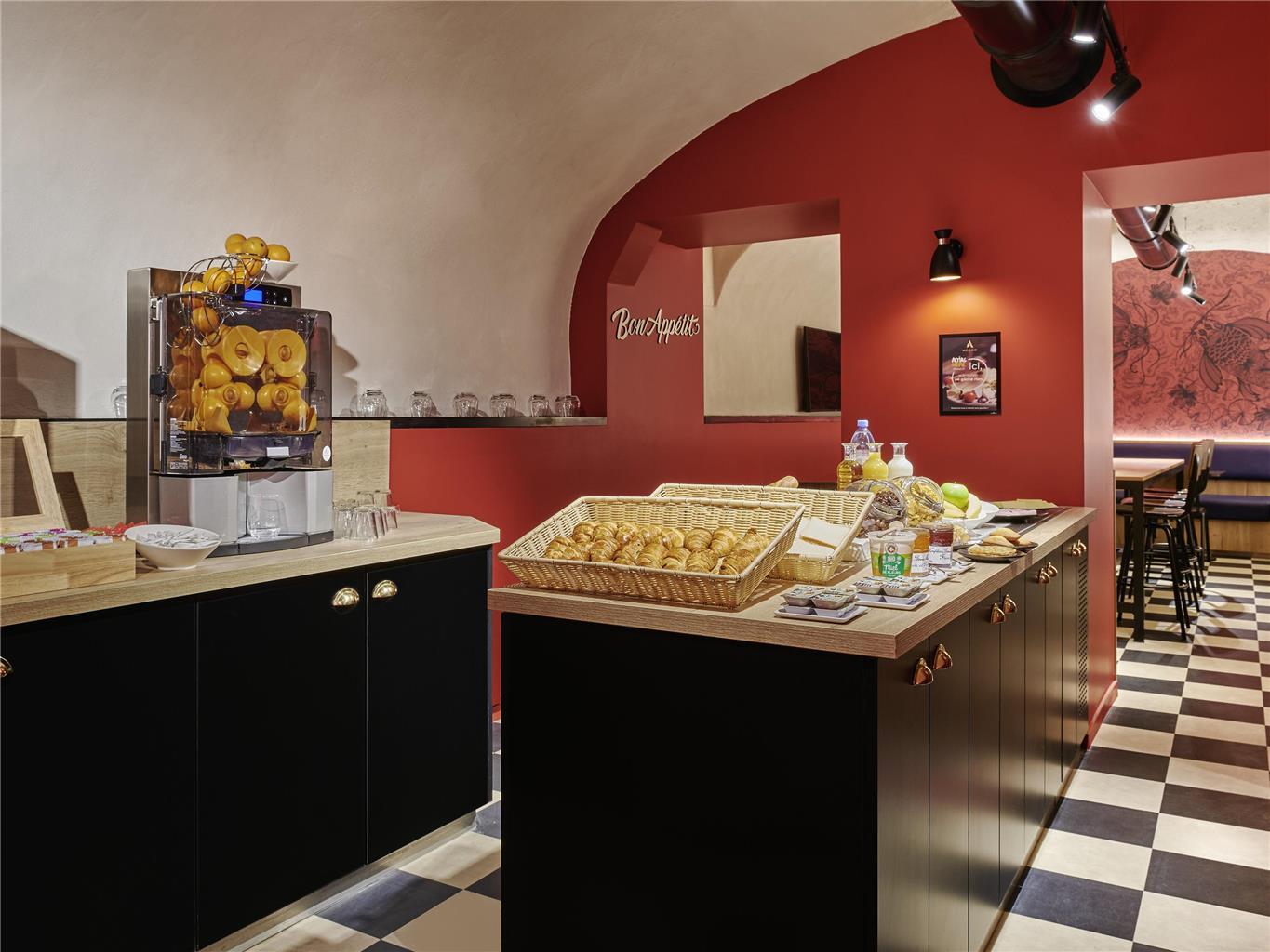 Ibis Styles Gare De L'est Magenta 3*